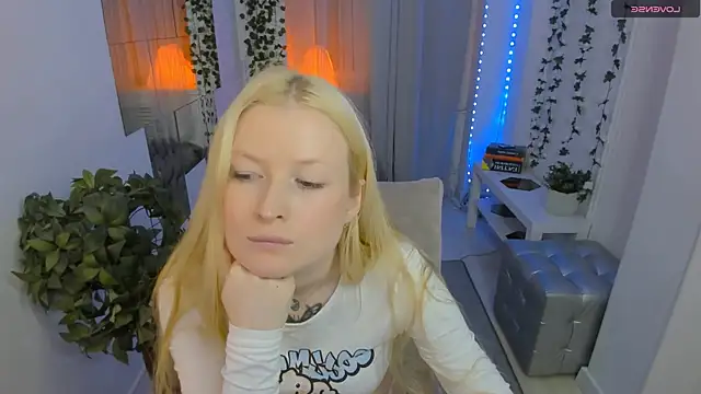 Laly Peach online show from 3, 6, 2026