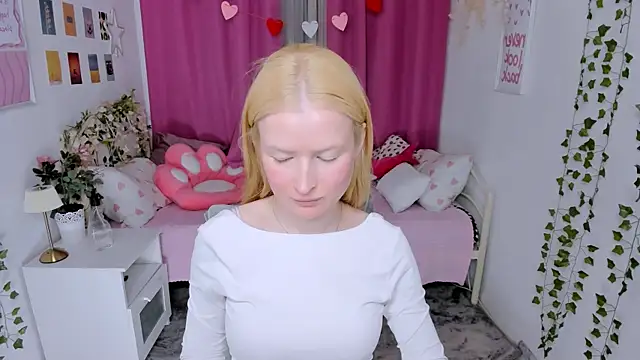 Laly Peach online show from 7, 6, 2026