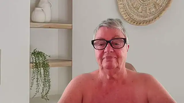 GrannyChrissy68 online show from 27, 5, 2026
