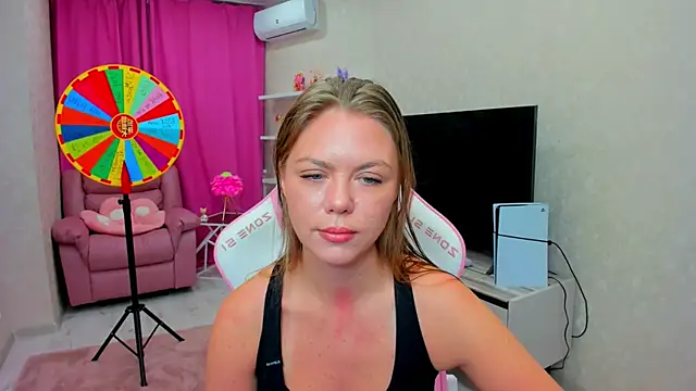 Strawberrye online show from 10, 2, 2026