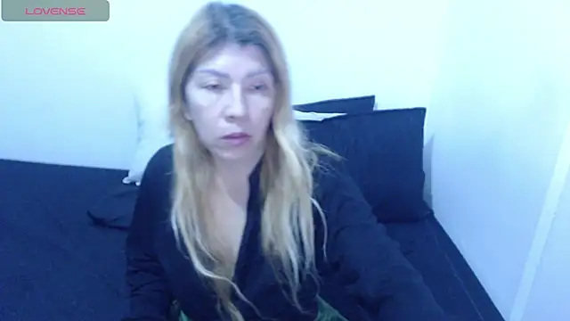 Snapshot of Dulce-Bella chatting on 3, 3, 2026 Dulce-Bella online show from 3, 3, 2026