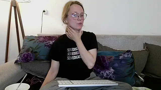 little-leni online show from 10, 4, 2026