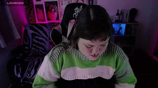 Snapshot of Bdsm_and_fries chatting on 4, 7, 2026 Bdsm and fries online show from 4, 7, 2026
