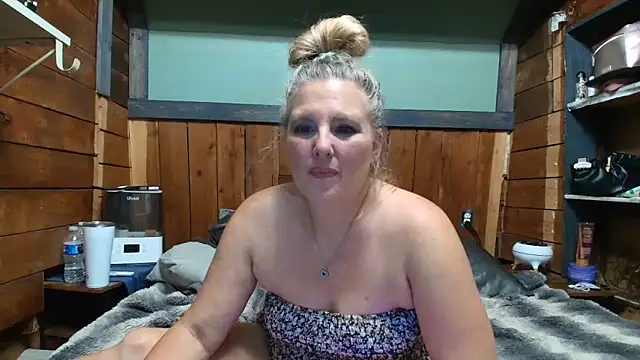 Snapshot of lisaxlovexxx chatting on 10, 6, 2026 lisaxlovexxx online show from 10, 6, 2026