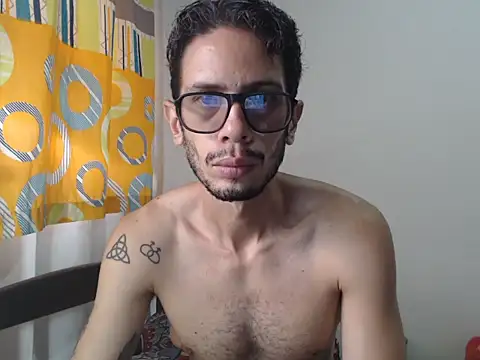 alisterxxx online show from 15, 4, 2026