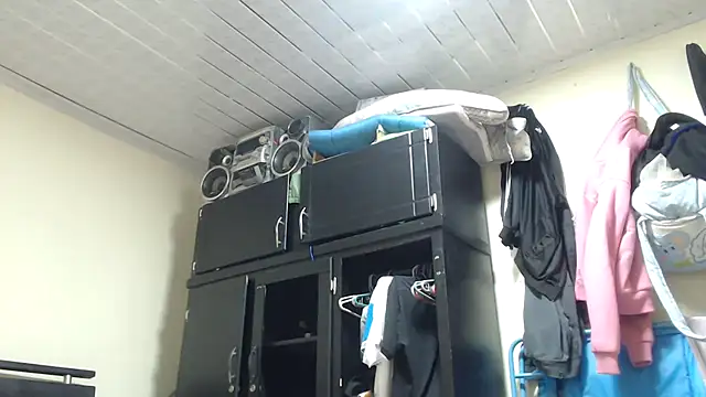 adrixxx38 online show from 16, 4, 2026