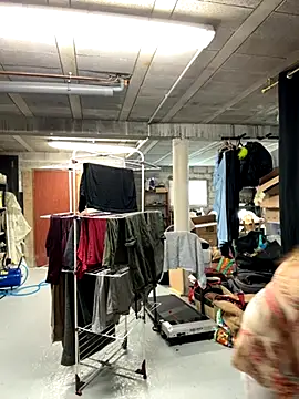 Clara-xoxo online show from 4, 11, 2025