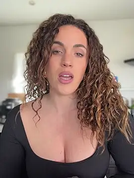 Clara-xoxo online show from 12, 3, 2026