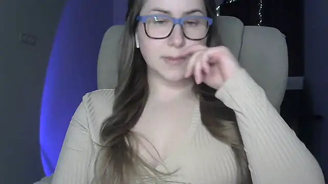 Snapshot of SeasonalSomeone chatting on 22, 4, 2026 SeasonalSomeone online show from 22, 4, 2026