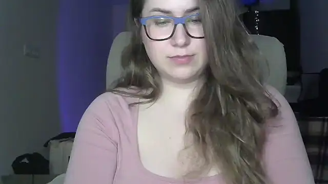 Snapshot of SeasonalSomeone chatting on 17, 5, 2026 SeasonalSomeone online show from 17, 5, 2026