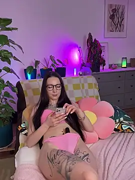 Trixie-Tainted online show from 5, 3, 2025