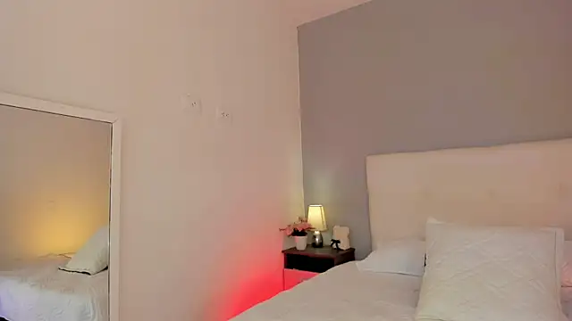 Snapshot of NataliaBuiles chatting on 21, 11, 2025 NataliaBuiles online show from 21, 11, 2025