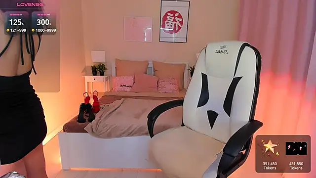 Snapshot of HelenaRegal chatting on 14, 11, 2025 HelenaRegal online show from 14, 11, 2025