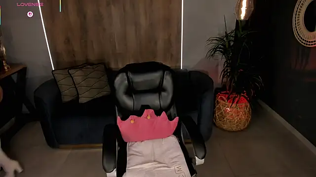 DannieSmith1 online show from 8, 4, 2026