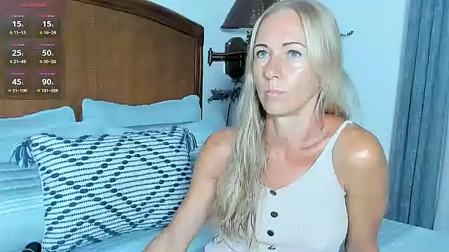 Snapshot of Christine_35 chatting on 18, 5, 2026 Christine 35 online show from 18, 5, 2026