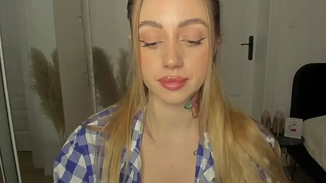 sexyCoralie online show from 1, 2, 2025