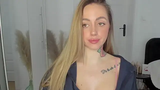 sexyCoralie online show from 3, 2, 2025