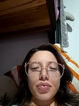 Snapshot of linda-schmidt chatting on 3, 5, 2026 linda-schmidt online show from 3, 5, 2026