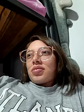 Snapshot of linda-schmidt chatting on 25, 5, 2026 linda-schmidt online show from 25, 5, 2026
