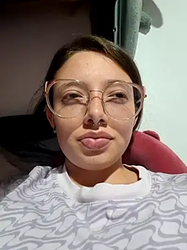 Snapshot of linda-schmidt chatting on 1, 6, 2026 linda-schmidt online show from 1, 6, 2026