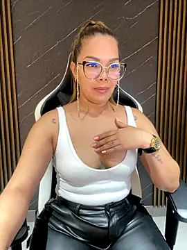 Snapshot of KellyBrooklyn_ chatting on 13, 9, 2025 KellyBrooklyn online show from 13, 9, 2025