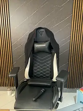 Snapshot of KellyBrooklyn_ chatting on 28, 10, 2025 KellyBrooklyn online show from 28, 10, 2025