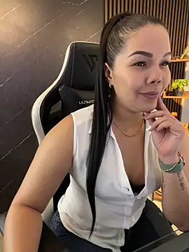 Snapshot of KellyBrooklyn_ chatting on 11, 4, 2026 KellyBrooklyn online show from 11, 4, 2026