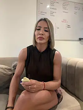 ChristieKroes online show from 18, 2, 2025