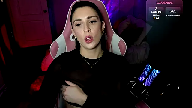 Snapshot of queenxlexy chatting on 7, 1, 2025 queenxlexy online show from 7, 1, 2025