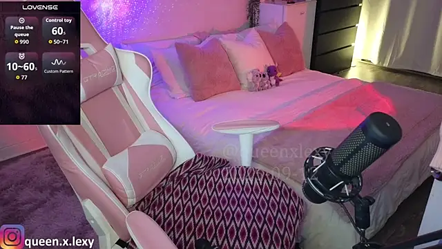 Snapshot of queenxlexy chatting on 12, 9, 2025 queenxlexy online show from 12, 9, 2025