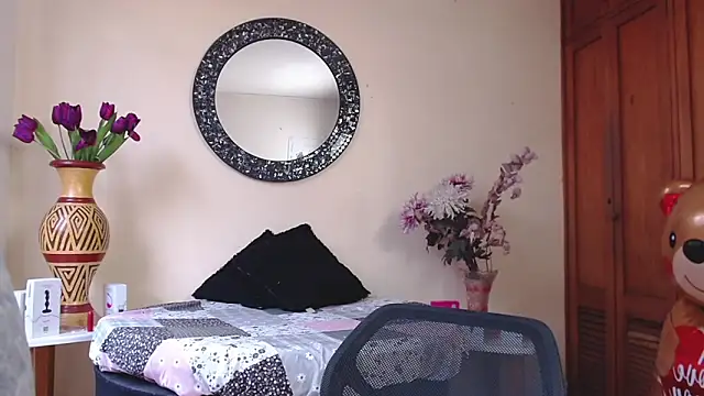 NicoleSantana online show from 24, 2, 2026