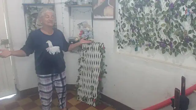 FunnyGrandma online show from 3, 12, 2025