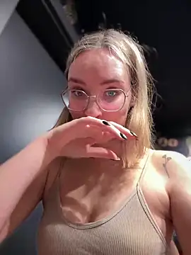 The Snowwhitee online show from 1, 1, 2025