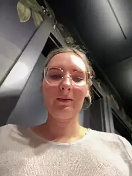 The Snowwhitee online show from 10, 1, 2025