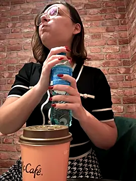 The Snowwhitee online show from 11, 10, 2025