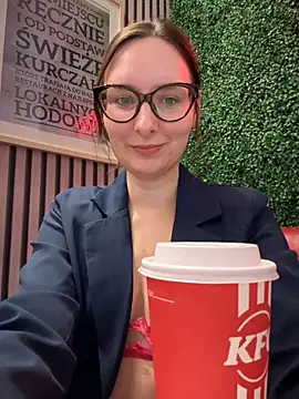 The Snowwhitee online show from 6, 11, 2025