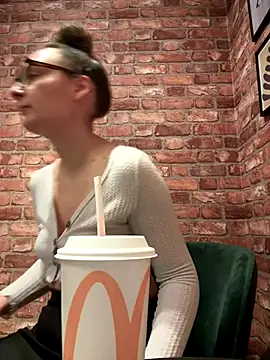 The Snowwhitee online show from 6, 1, 2026