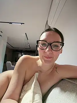 The Snowwhitee online show from 12, 4, 2026