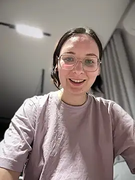 Snapshot of The_Snowwhitee chatting on 19, 4, 2026 The Snowwhitee online show from 19, 4, 2026