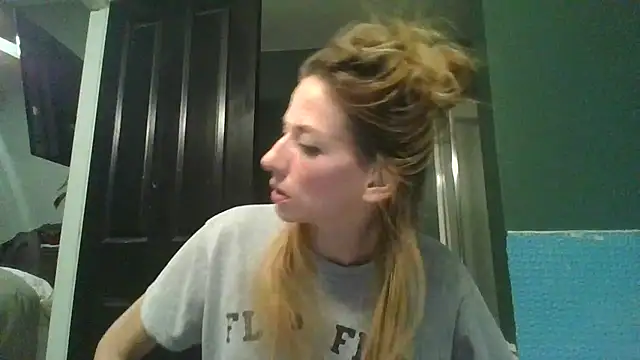 Snapshot of Rhodesxox chatting on 7, 11, 2025 Rhodesxox online show from 7, 11, 2025