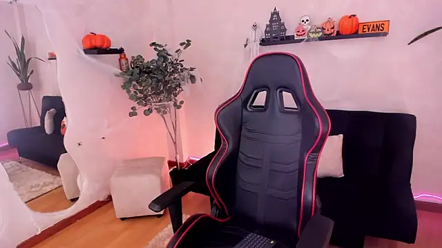 EmmyEvans1 online show from 28, 10, 2025