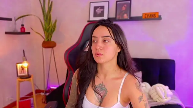 EmmyEvans1 online show from 21, 2, 2026