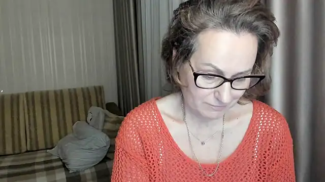 lauraoven online show from 1, 2, 2025