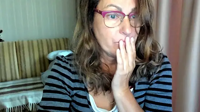 lauraoven online show from 2, 10, 2025