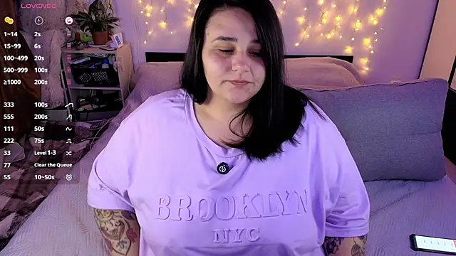 naughtykiss online show from 8, 4, 2026