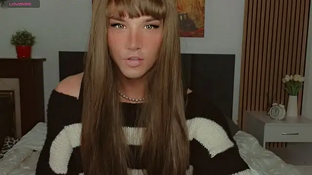 Snapshot of HelenSpellman chatting on 5, 5, 2026 HelenSpellman online show from 5, 5, 2026