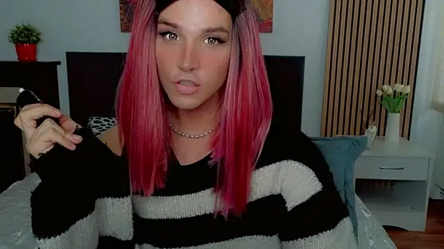 Snapshot of HelenSpellman chatting on 25, 6, 2026 HelenSpellman online show from 25, 6, 2026