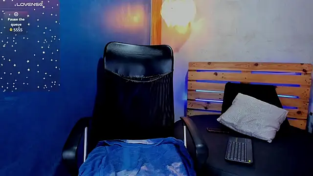 niky doll  online show from 4, 11, 2025