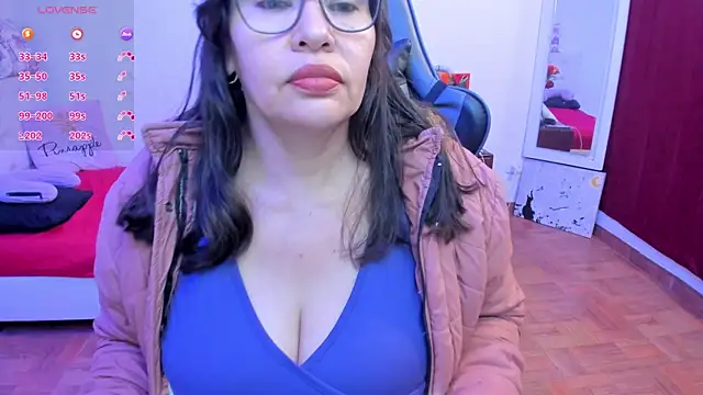 Snapshot of esmeralda_milf chatting on 8, 5, 2026 esmeralda milf online show from 8, 5, 2026