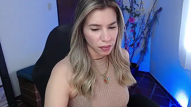 Snapshot of ms_sofia_x chatting on 20, 10, 2025 ms sofia x online show from 20, 10, 2025